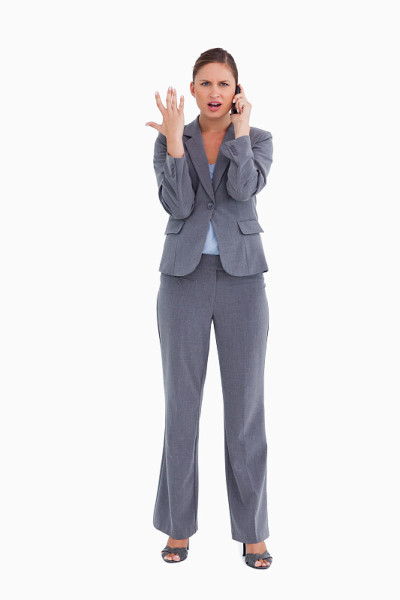 女商人通过手机得到坏消息