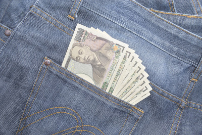 牛仔裤口袋里的日元- 1万日元