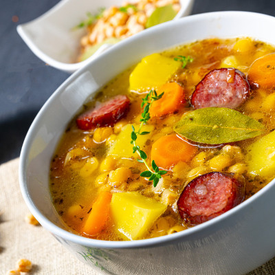 丰盛的豌豆汤后，奶奶rezept