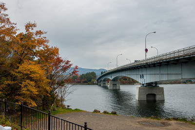 沿着川口町湖散步