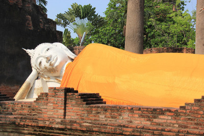泰国Ayudhaya watyichaimongkol寺卧佛
