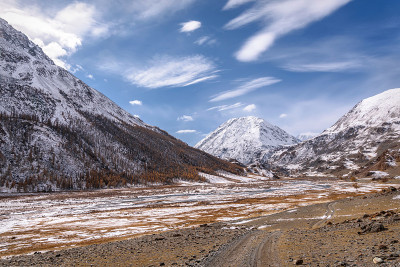 路山雪秋天
