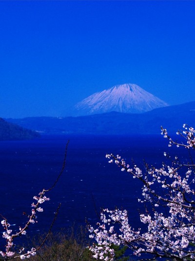 托雅湖的壮丽景色，它渴望Ezo Fuji