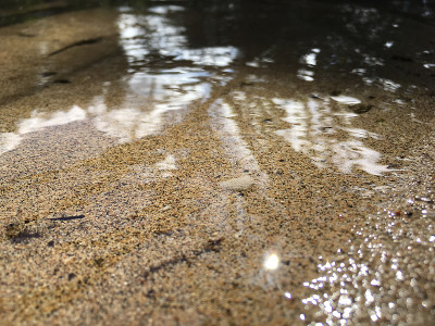 夏威夷考艾岛哈纳雷海湾的怀奥里河，进入太平洋。