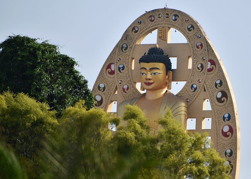 一座寺院里的佛像