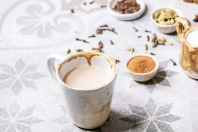玛沙拉茶配肉桂棒