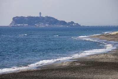 远处的Enoshima