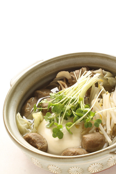 日本料理，豆腐和鱼糜火锅