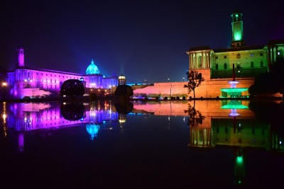 印度德里的Rashtrapati Bhawan五颜六色的夜景，著名的Rashtrapati Bhaw