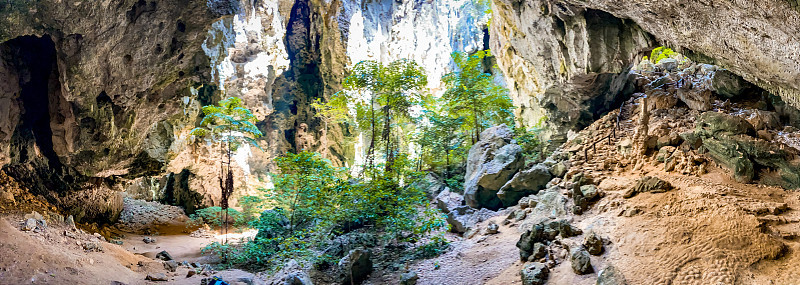 泰国帕拉雅·那空洞，Khua Kharuehat亭庙，位于泰国巴育普·基里汗Khao Sam Roi