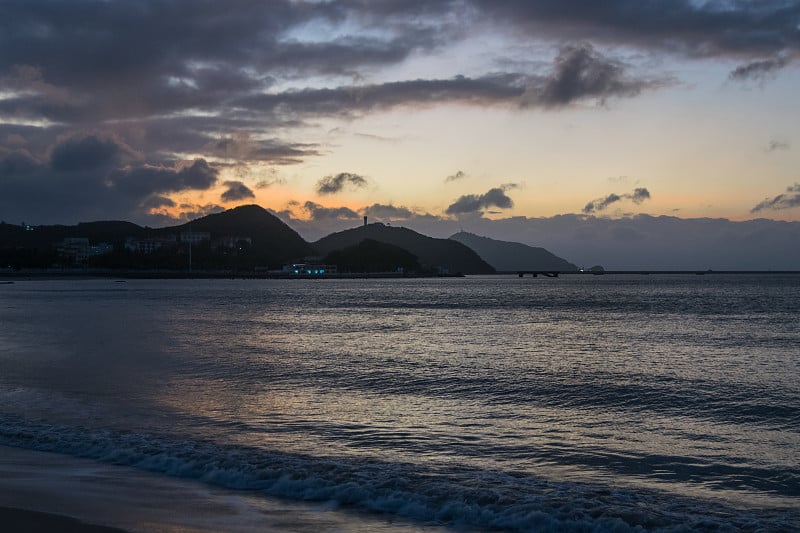 大东海海滩上的日出(中国海南)