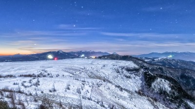 日本长野县宇陆东原高原冬季黎明景观