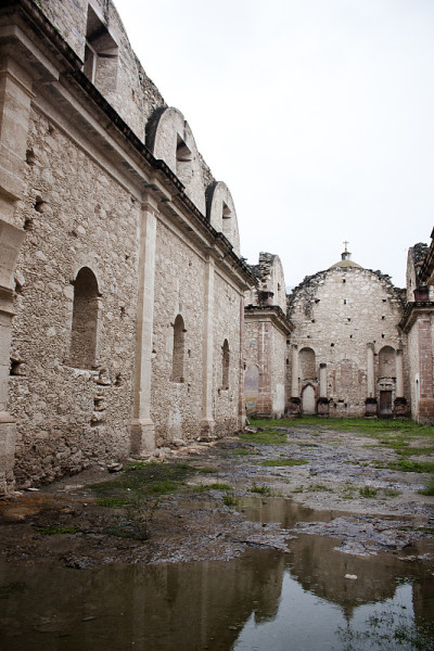 Bucareli寺庙，在sierra gorda queretana