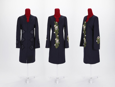 女人的衣服在人体模型上，人体模型