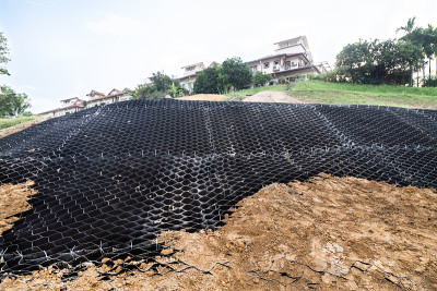 栅格法和土法治理陡坡坡面侵蚀。