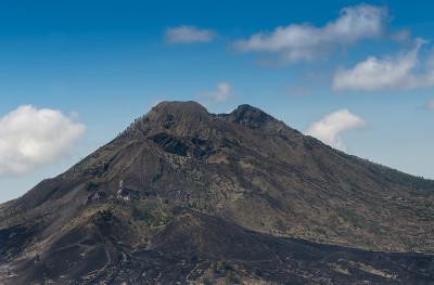 巴图尔金塔马尼的景观，活火山在印尼巴厘岛
