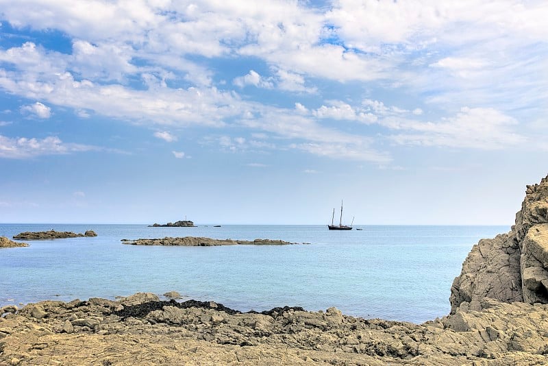 泽西岛的岩石海岸线，海峡群岛。