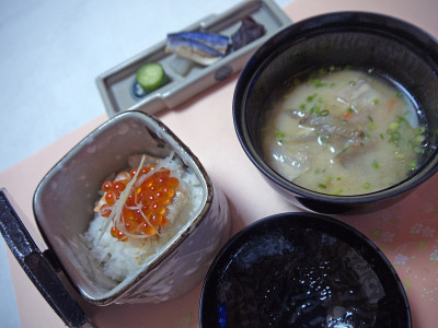 红鱼子酱日式料理