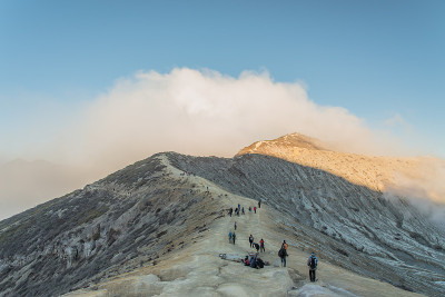 印度尼西亚伊真火山口。