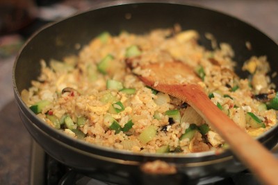 平底锅炒饭