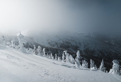 雪山景观多云天气