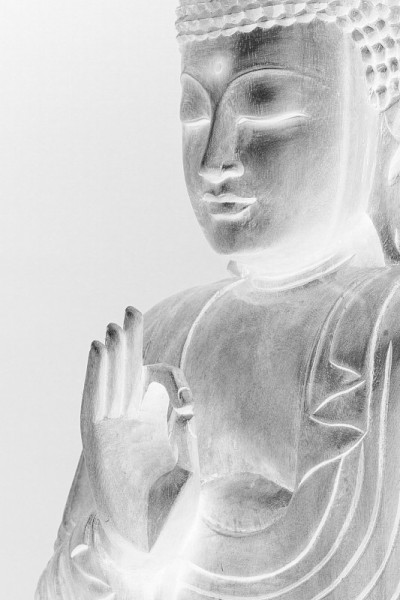黑白颠倒的佛像。