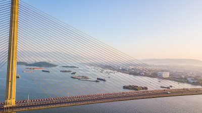 白茶桥鸟瞰图。下龙湾附近，联合国教科文组织世界遗产。