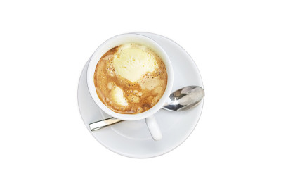 Affogato咖啡与冰淇淋在一个陶瓷杯在白色的背景