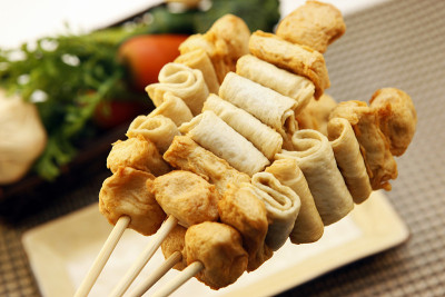 更美味的串鱼饼在冬天