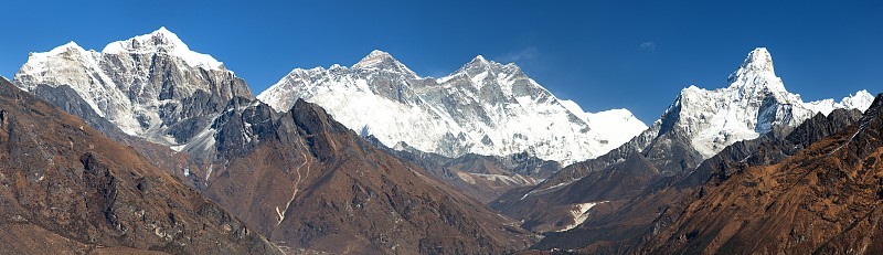 珠穆朗玛峰，Lhotse和Ama Dablam的全景