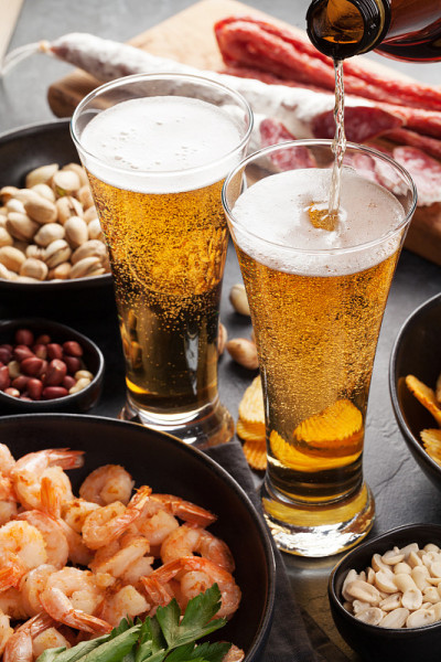 生啤酒和零食