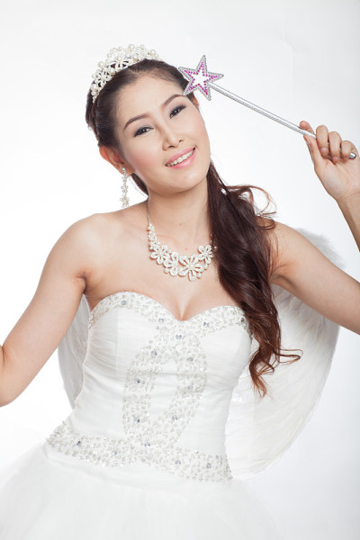 美丽女子婚纱仙权杖翼工作室灯