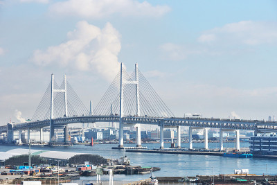 从横滨港的公园山