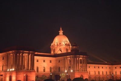 印度德里的Rashtrapati Bhawan五颜六色的夜景，著名的Rashtrapati Bhaw