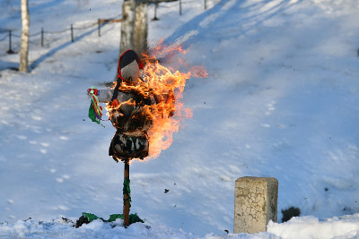 庆祝Maslenitsa。燃烧Maslenitsa