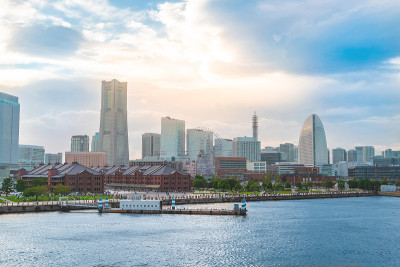 日本横滨市，为现代日本商业城市天际线背景概念。