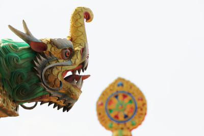 马卡拉和达米拉。尼泊尔Thrangu Tashi Yangtse修道院。1001