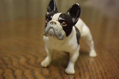 法国斗牛犬小雕像
