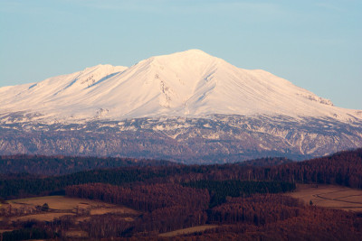雪山秋野