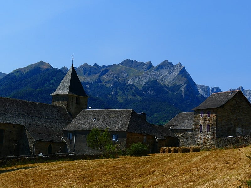 莱斯昆教堂和马戏团，阿斯皮山谷，Béarn，比利牛斯- atlantiques