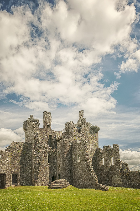 Kilchurn城堡庭院