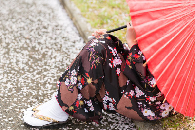 穿着和服的日本妇女