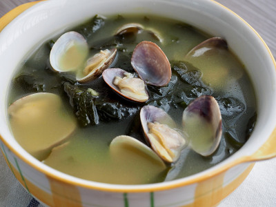 韩国传统食品蛤蜊海带汤