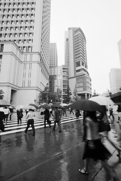 多雨的上班族