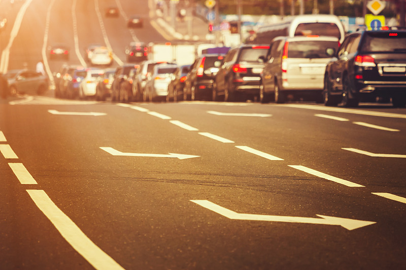 公路上的道路标记