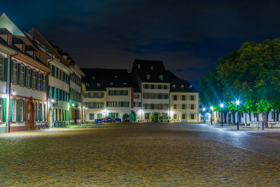 瑞士巴塞尔的明斯特广场夜景