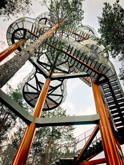 立陶宛乡村景点-望塔的Merkine建筑。靠近没有人的观光地标。