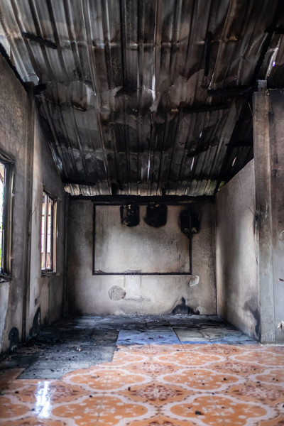 房子着火了