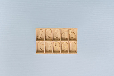 木头盒子上的数字