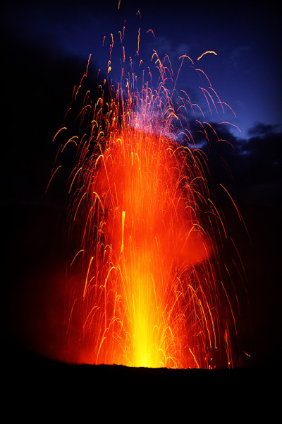 喷发的火山